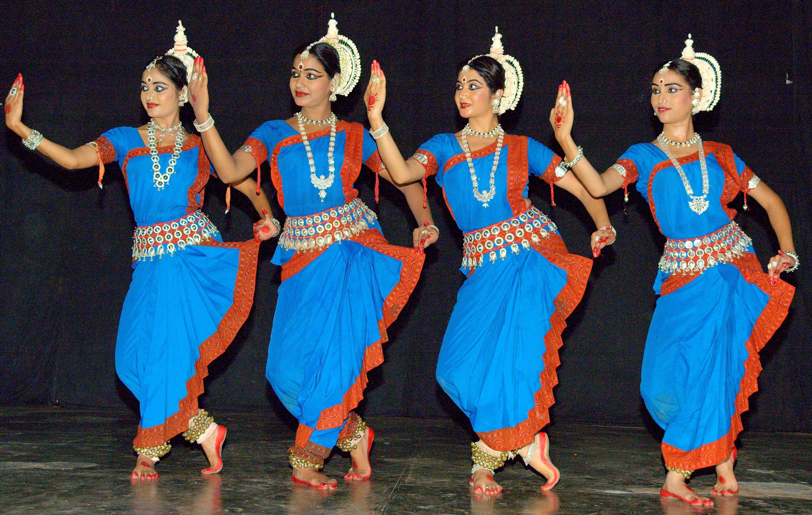 Dancers Group 12